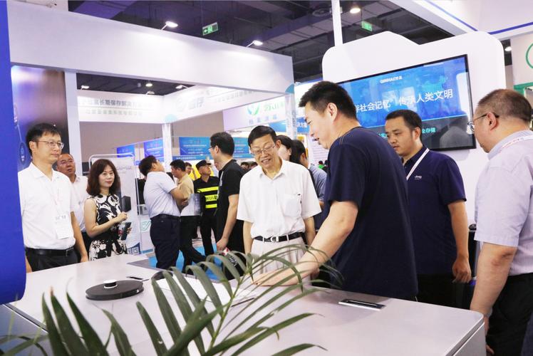 琴海科技携缩微数字胶片技术亮相上海智慧档案展览会